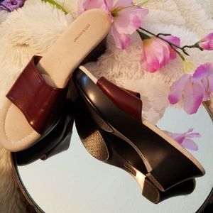 NWOT CROFT & BARROW SANDLES